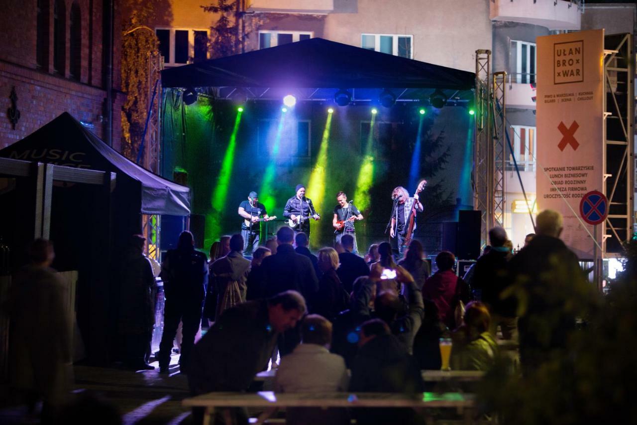 City Park Hotel & Residence Poznan Dış mekan fotoğraf The band performing in 2014